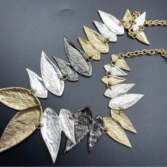 Mixed Metals Textured Teardrop Shaped Statement Necklace - Picture 4 of 8